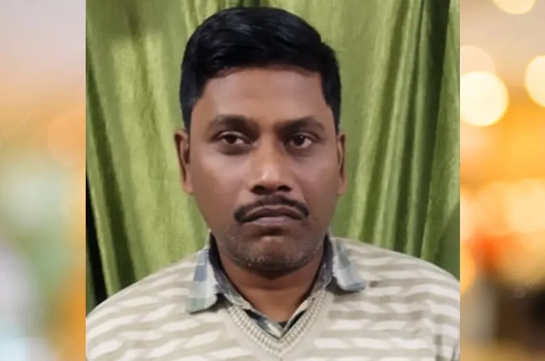 शाहजहांपुर: सहायक आयुक्त, खाद्य 12 हजार रिश्वत लेते गिरफ्तार