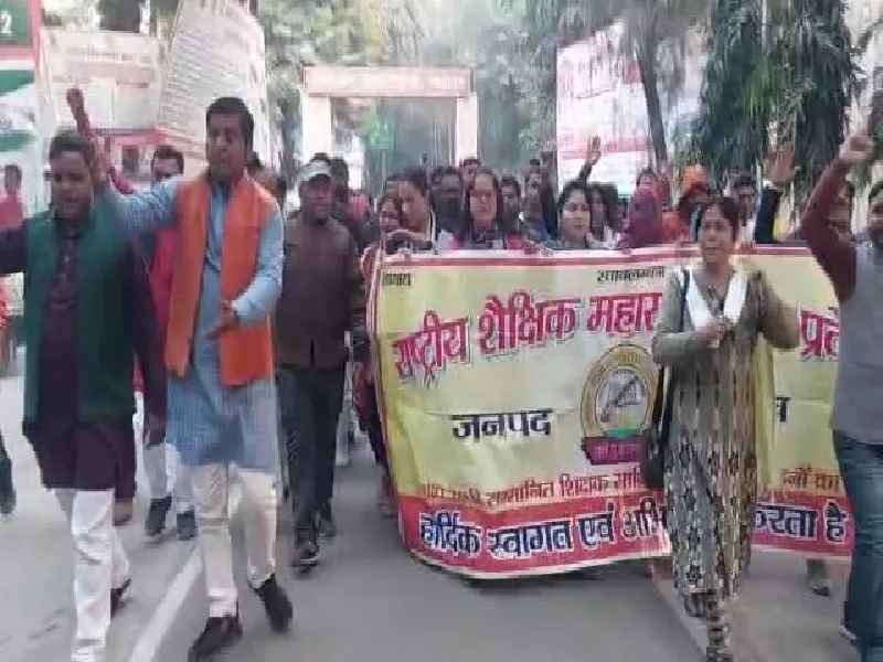 बहराइच:  कैशलेस इलाज के जारी शासनादेश के विरोध में प्रदर्शन