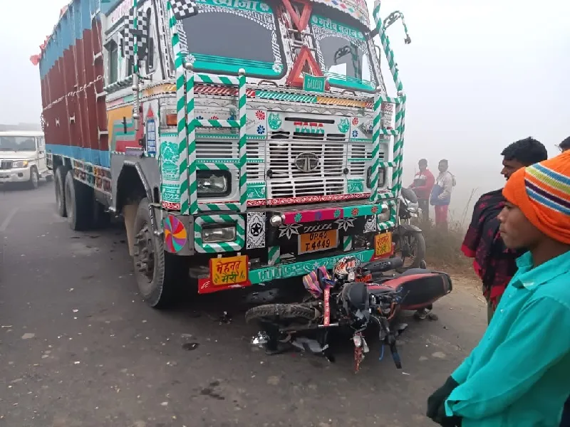बहराइच : बाइक सवार को ट्रक ने मारी टक्कर, हालत नाजुक