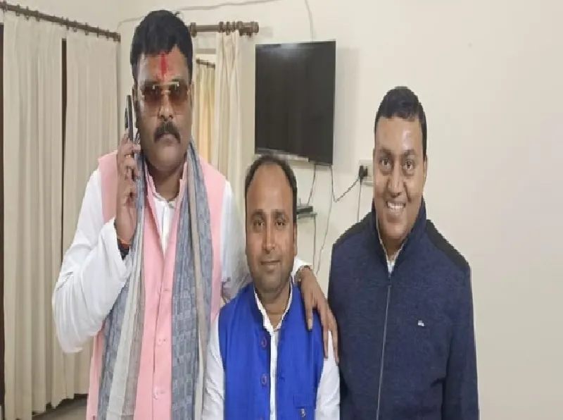 कन्नौज सांसद सुब्रत पाठक, बोले- अखिलेश यादव जैसे लोग शाहरुख खान को देते हैं संरक्षण