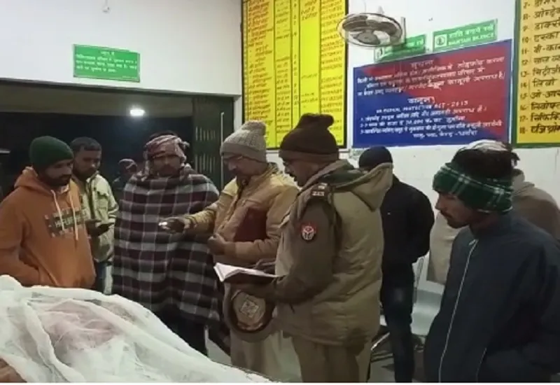 अमरोहा : पेड़ से टकराई तेज रफ्तार बाइक, तीन दोस्तों की मौत