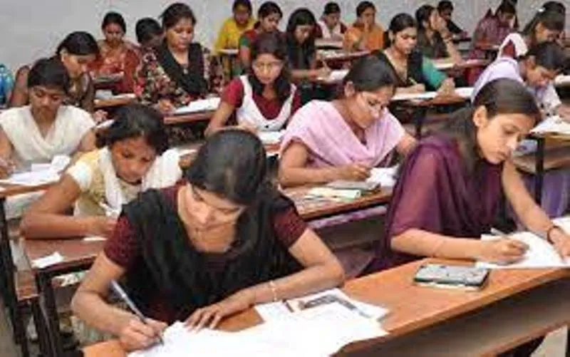 TET परीक्षा में सात लाख अभ्यर्थी हुए शामिल , प्रश्नपत्र लीक होने से शिक्षा मंत्री का इनकार 