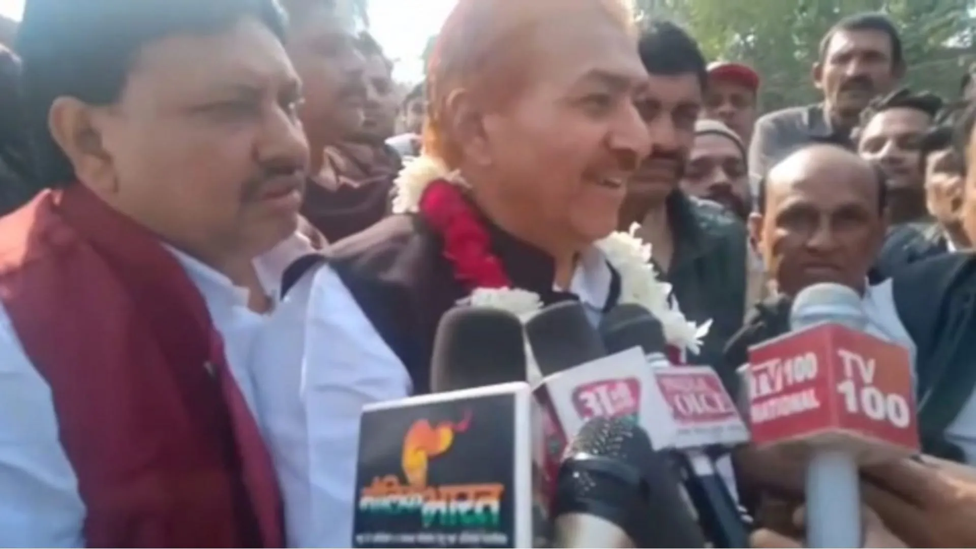 मेरठ: RLD विधायक मदन भैया का पुलिस ने रोका काफिला, चुनाव बाद पहली बार जा रहे थे खतौली