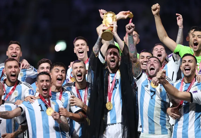 FIFA World Cup 2022 : अर्जेंटीना पहुंचे वर्ल्ड चैम्पियन Lionel Messi, सड़कों पर उमड़ा हुजूम...VIDEO देख रह जाएंगे हैरान 