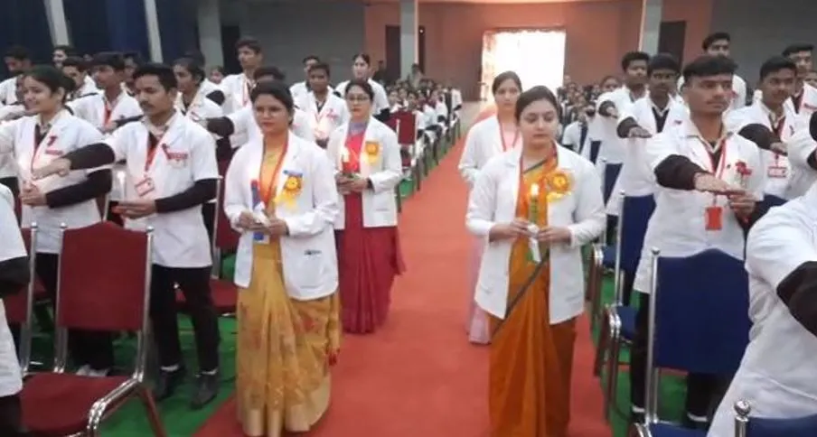 बरेली: नर्सिंग विद्यार्थियों ने ली कर्तव्यों के प्रति निष्ठावान रहने की शपथ