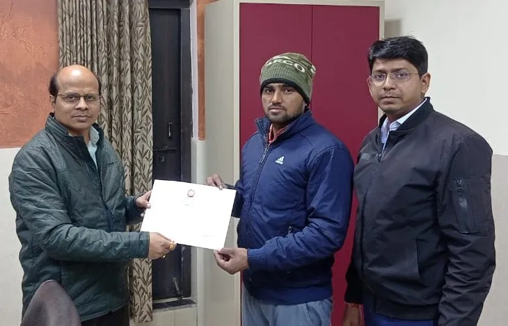 काशीपुर: रेल दुर्घटना टालने पर पेट्रोल मैन अनुज सम्मानित