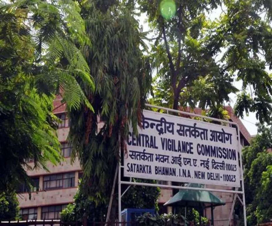 भ्रष्टाचार मामलों की जांच करने में सेवानिवृत्त अधिकारियों को शामिल न करें