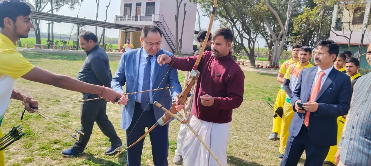 मेरठ के गुरुकुल प्रभात आश्रम पहुंचे उज्बेकिस्तान के खेल मंत्री, तीरंदाजी खेल एकेडमी को ‌देखा
