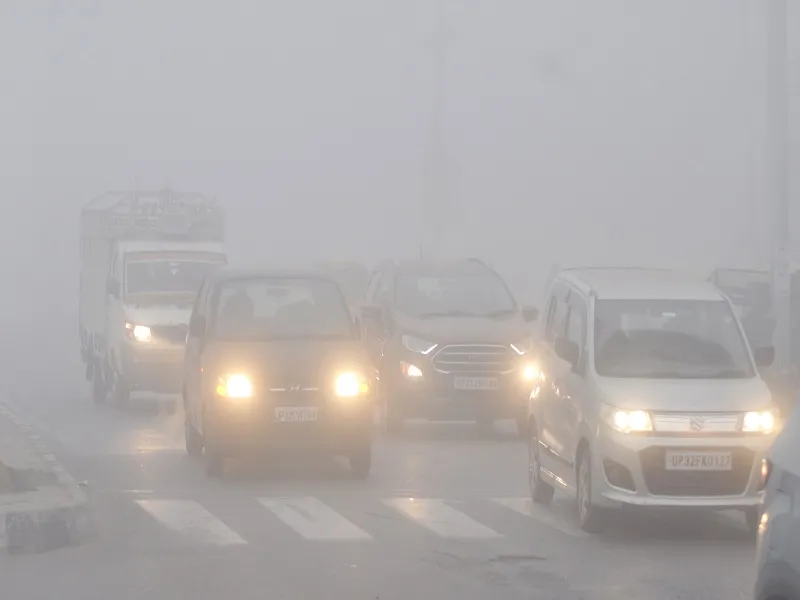 लखनऊ : घने कोहरे से ढकी राजधानी