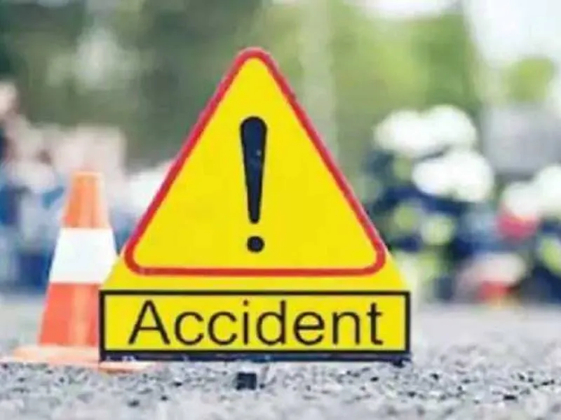 रफ्तार का कहर: गोरखपुर में कार और डंपर की टक्कर में तीन की मौत, अन्य की हालत गंभीर