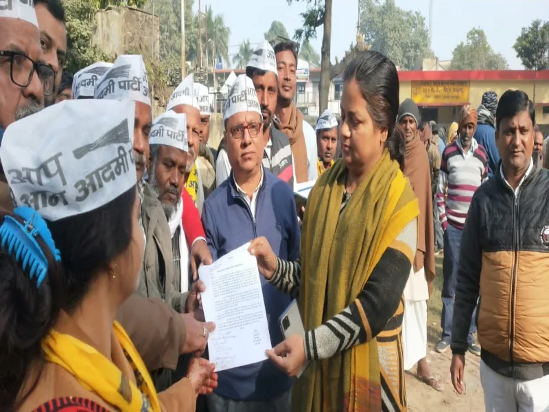 बहराइच: ओबीसी आरक्षण को लेकर आम आदमी पार्टी ने दिया धरना