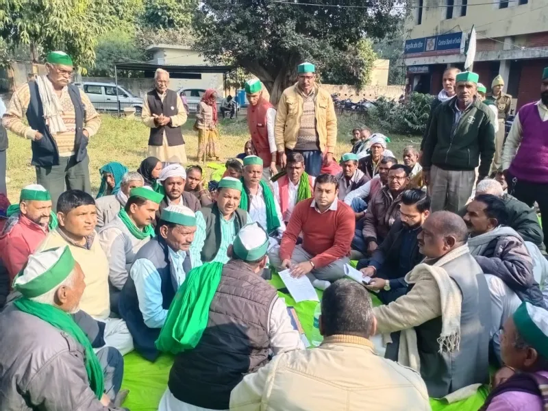 अयोध्या: समस्याओं को लेकर किसानों ने लगाई पंचायत, उठाई ये मांग 
