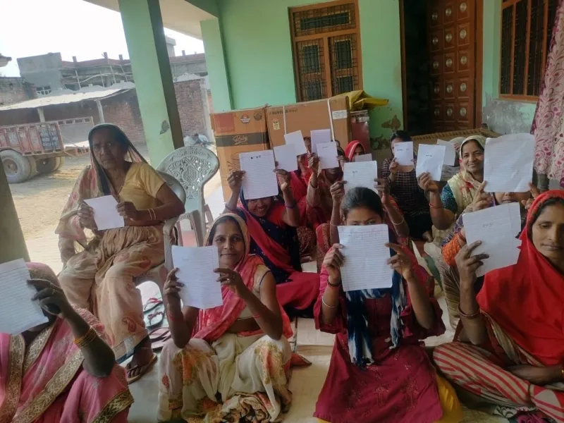 बहराइच: 'पढ़ेंगे और पढ़ाएंगे-उन्नत समाज बनाएंगे', महिलाओं के मध्य चलाया साक्षरता अभियान 