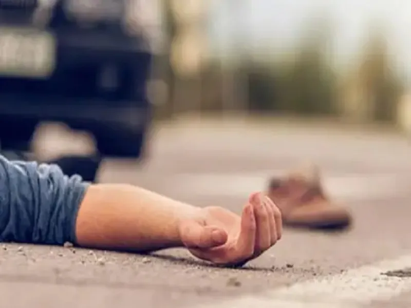 सोनभद्र में एसयूवी की चपेट में आए दो मोटरसाइकिल सवार युवकों की मौत 