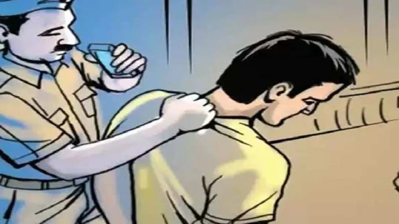 मुरादाबाद : कचहरी में चोरी करते दो युवकों को चौकीदार ने दबोचा