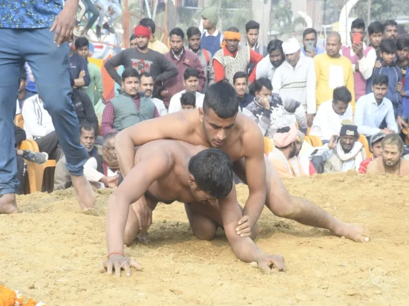 अयोध्या महोत्सव: पहलवानों ने दिखाए दांव-पेंच, लोकनृत्य ने किया मंत्रमुग्ध