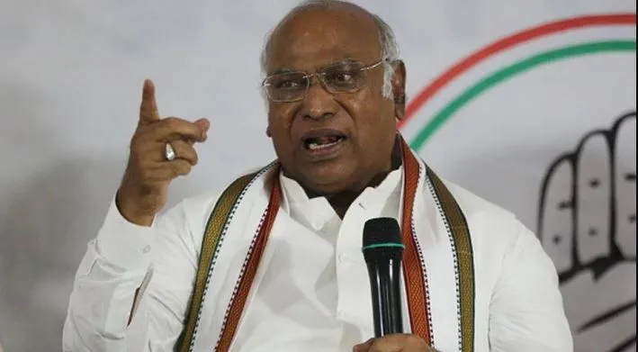 सर्जिकल स्ट्राइक वाले दिग्विजय के बयान पर कांग्रेस अध्यक्ष खड़गे बोले- हम हमारी सेना के साथ हैं