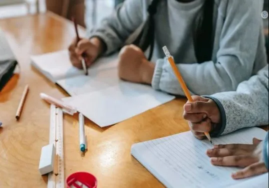 GPSSB Exam 2023: गुजरात में पेपर लीक पर बवाल, कई शहरों में प्रदर्शन, केजरीवाल ने भी उठाए सवाल