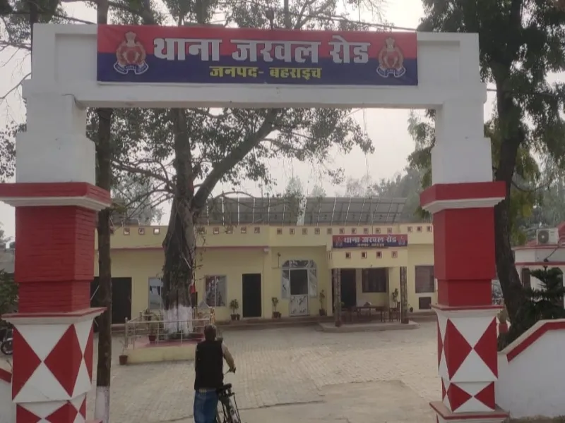 बहराइच: पोस्ट ऑफिस कर्मी बताकर साइबर ठगों ने खाते से निकाले सवा लाख रुपये  