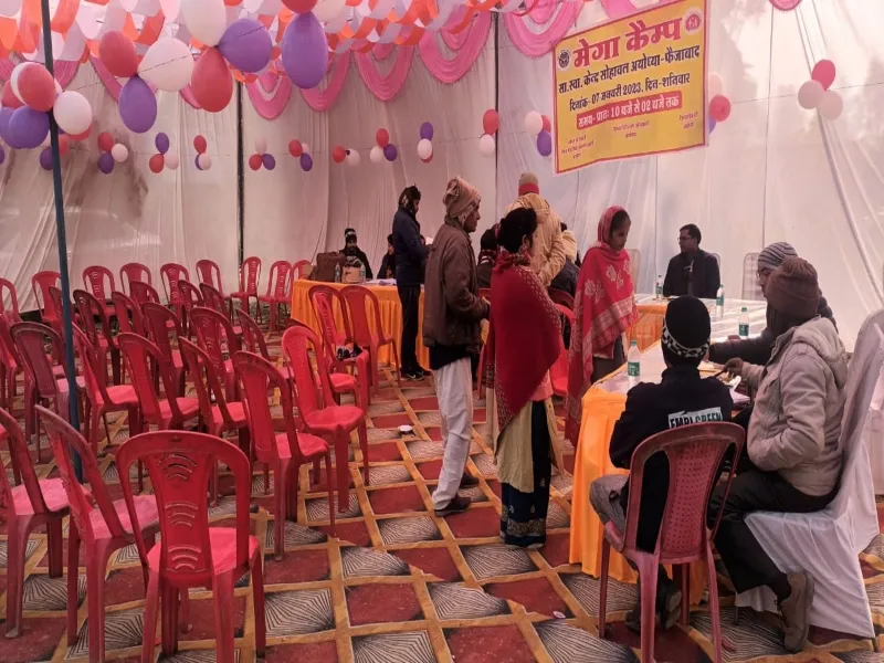 अयोध्या: स्वास्थ्य शिविर में नहीं पहुंचे मरीज, डाक्टर करते रहे इंतजार 