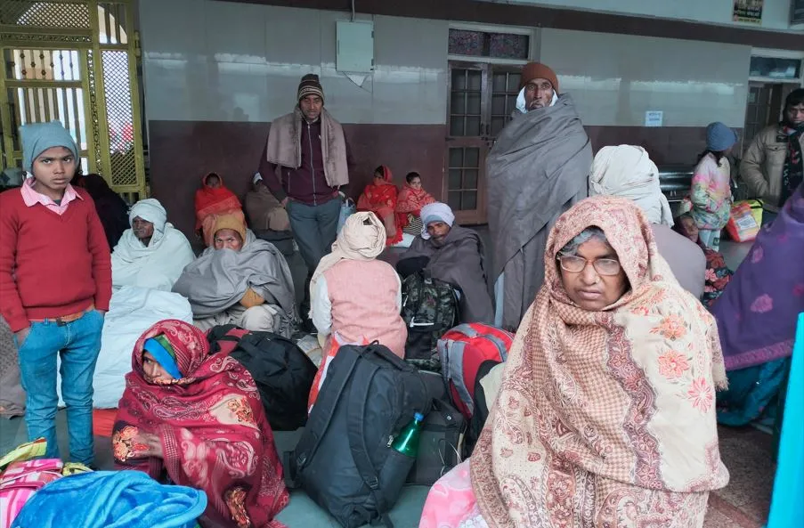 बरेली: कोहरे ने थामी ट्रेनों की रफ्तार, यात्रियों ने झेली ठिठुरन की मार