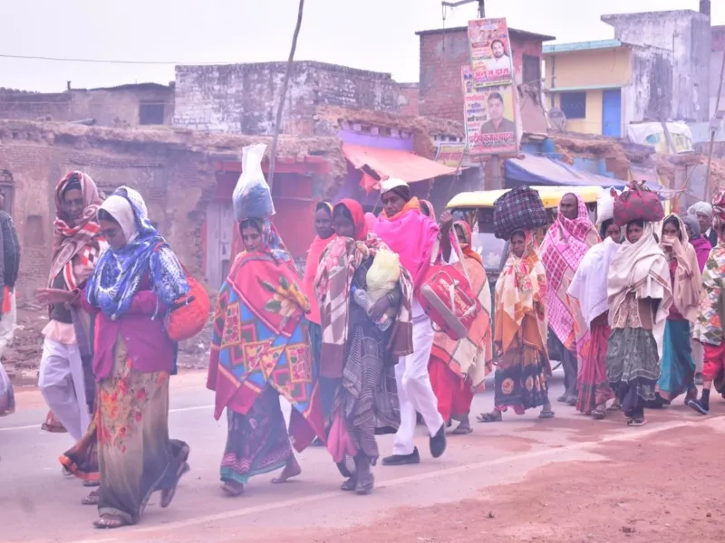 अयोध्या: पौष पूर्णिमा पर श्रद्धालुओं ने लगाई आस्था की डुबकी 