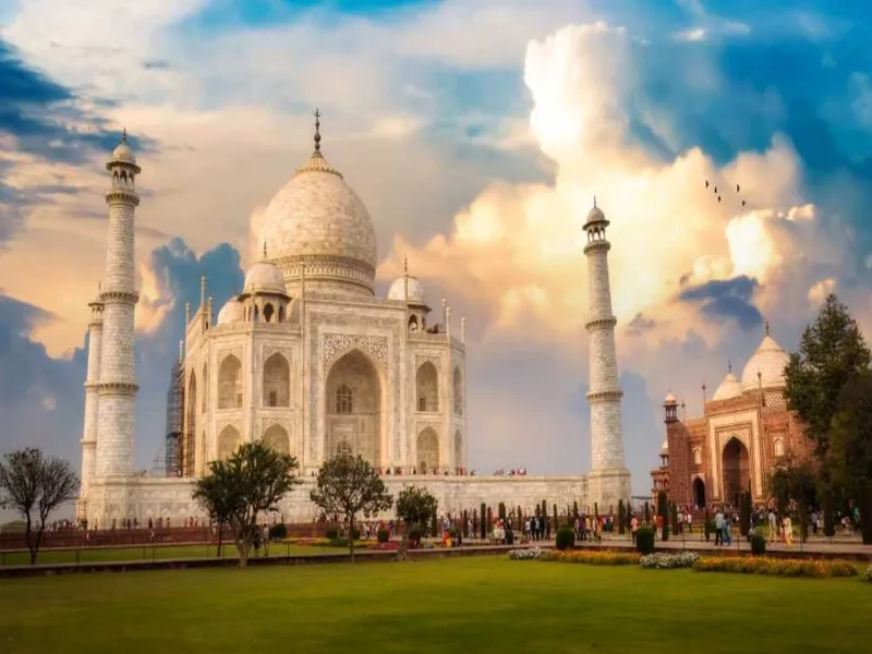 भूलकर भी न Plan करें इस डेट में आगरा की Trip, नहीं देख पाएंगे ये फेमस Monuments   
