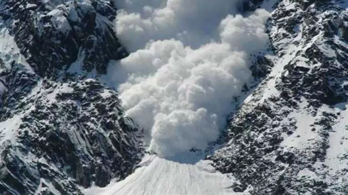 Avalanche Warning: जम्मू-कश्मीर के गुरेज में हिमस्खलन, 12 जिलों के लिए चेतावनी जारी 