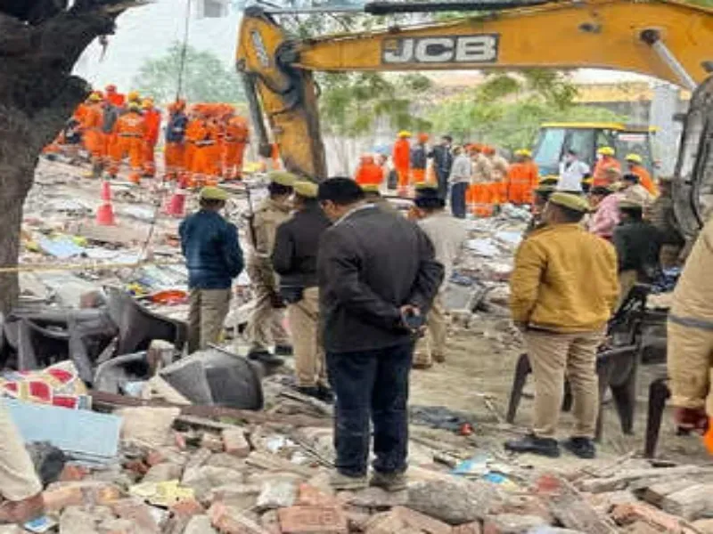 Alaya Apartment Collapse: सपा प्रवक्ता की पत्नी का भी हुआ निधन, मां ने इलाज के दौरान तोड़ा था दम 