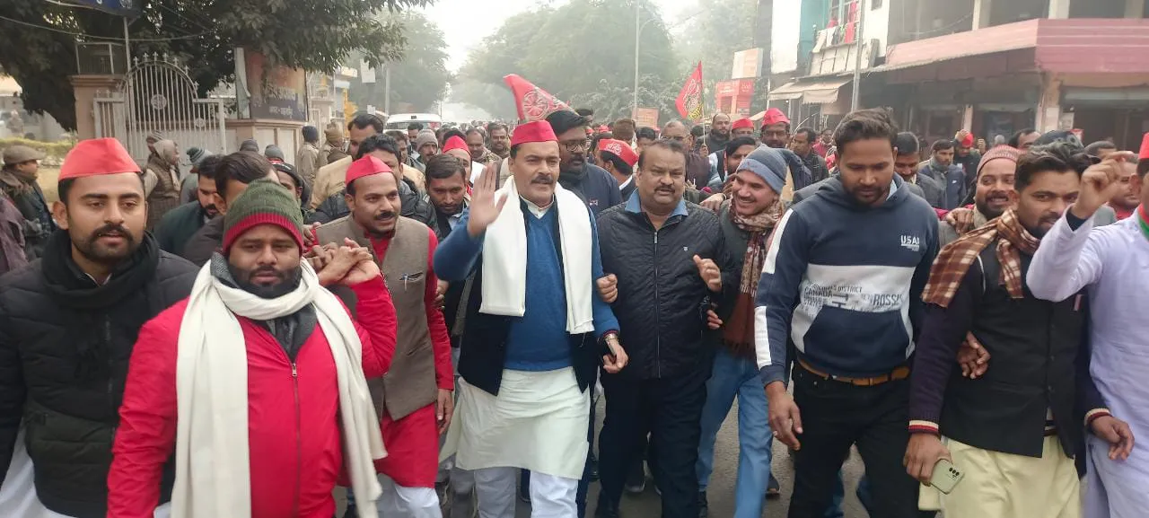 शाहजहांपुर: कार्यकर्ताओं के उत्पीड़न के विरोध में सपाइयों का धरना-प्रदर्शन