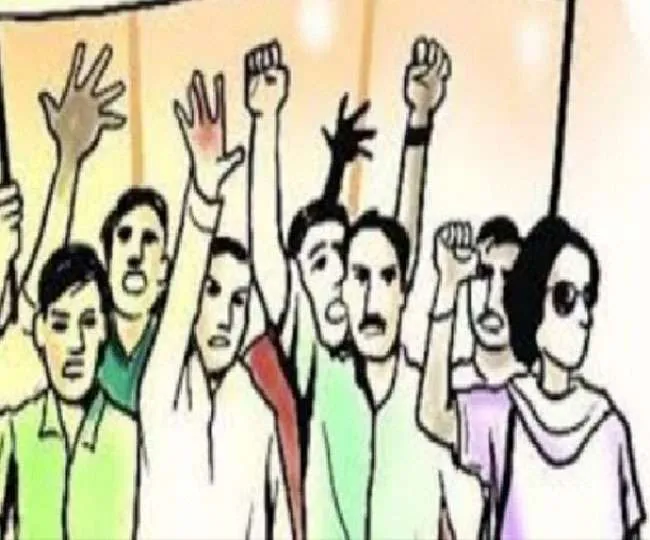 काशीपुर: बिहार के शिक्षा मंत्री का पुतला फूंका, बर्खास्त करने की मांग