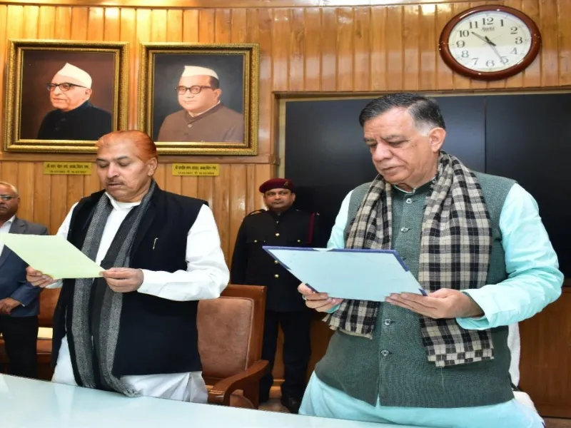 लखनऊ: मदन भैया ने ली विधानसभा सदस्यता की शपथ 