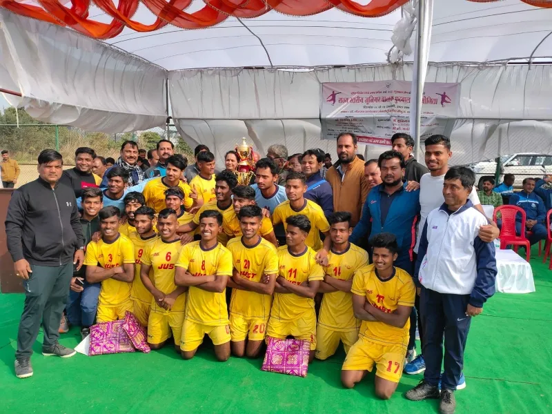 अयोध्या: स्पोर्ट्स कॉलेज लखनऊ को हराकर वाराणसी मंडल बना चैंपियन 