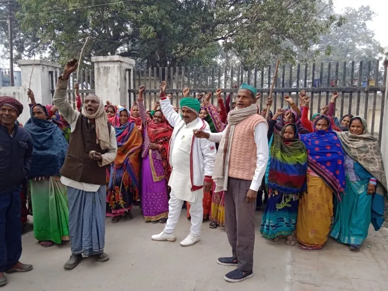 अयोध्या: तहसील गेट बंद कर भकियू ने किया जोरदार प्रदर्शन