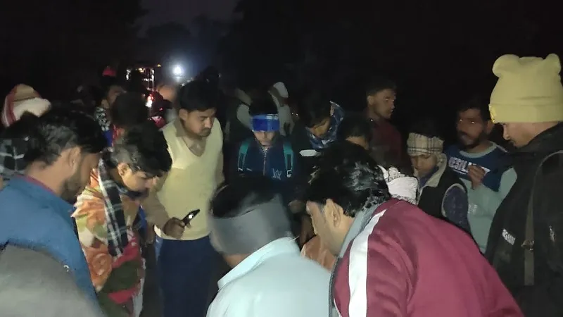 संभल: कंटेनर की टक्कर से बाइक सवार की मौत