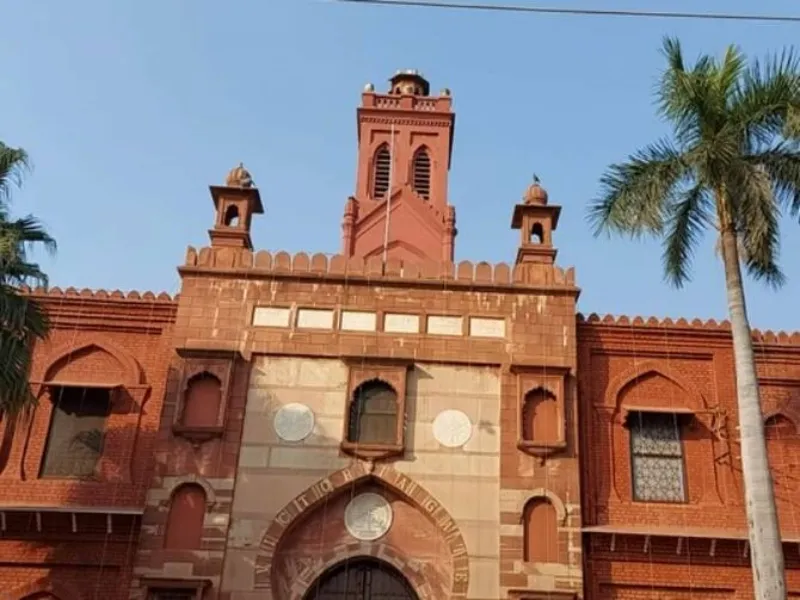 अलीगढ़: AMU में Winter Vacation पर कुलपति ने लगाई रोक 