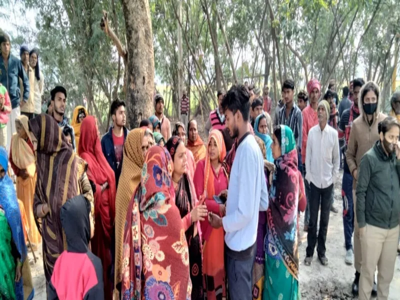 जौनपुर: युवक की हत्या कर पुआल डालकर जलाया गया शव, इलाके में सनसनी