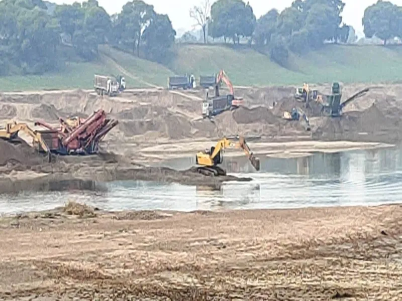 बांदा: अवैध खनन पर DM ने लगाया 1 करोड़ 85 लाख से ज्यादा का जुर्माना 