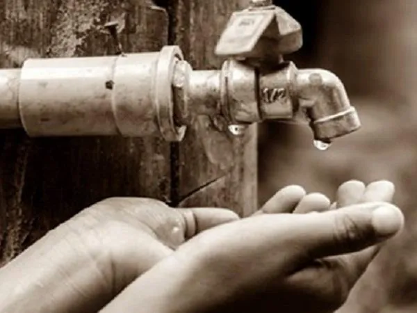 गरमपानी: सामुदायिक स्वास्थ्य केंद्र गरमपानी में पानी का अकाल