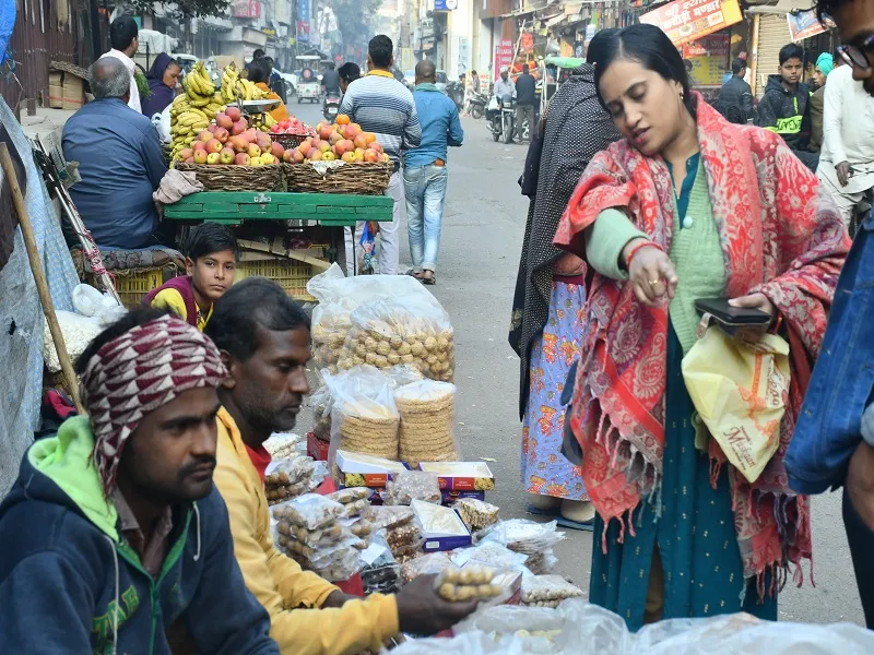 मकर संक्रांति पर गुड़ तिल-लड्डू बाजार गुलजार