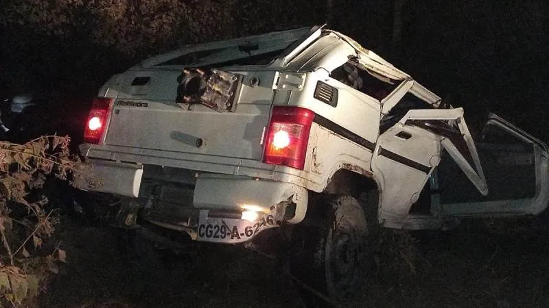 छत्तीसगढ़ : प्रदेश भाजपा अध्यक्ष के काफिले में शामिल वाहन पलटा, प्रधान आरक्षक की मौत, तीन अन्य घायल 