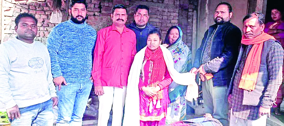 बाजपुर: MBBS में चयन होने पर जनजाति समाज की आरती सम्मानित 