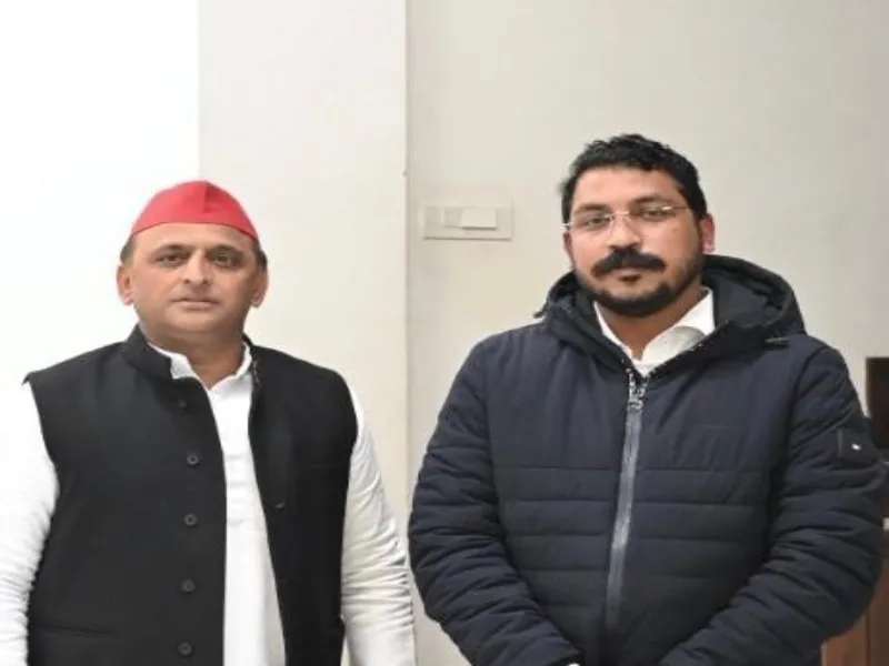 अखिलेश से मिले चंद्रशेखर आजाद, OBC आरक्षण पर जनांदोलन में आये सपा के साथ 