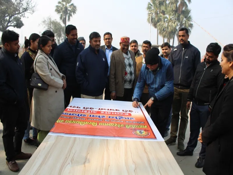 गोरखपुर: महायोगी गोरखनाथ विवि के छात्रों ने चलाया 'बेटी बचाओ-बेटी पढ़ाओ' हस्ताक्षर अभियान
