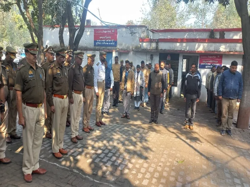 हरदोई: शहीदों को दी गयी श्रद्वांजलि, मौन रखकर किया याद 