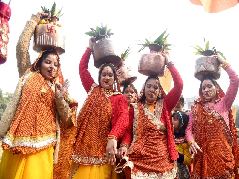 लखनऊ : गोमती तट पर शुरू हुआ दस दिवसीय उत्तरायणी मेला