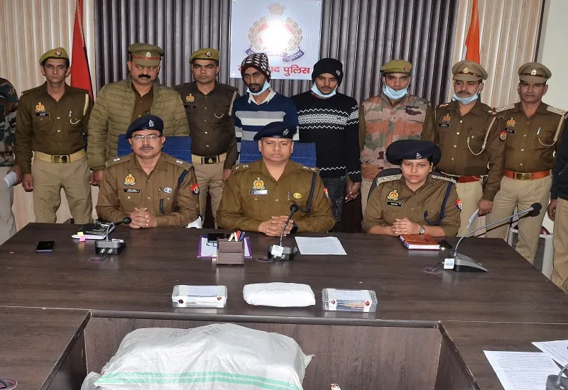 मुरादाबाद : दस लाख की कीमत के गांजा के साथ दो तस्कर गिरफ्तार, उड़ीसा से लेकर जा रहे थे मेरठ 