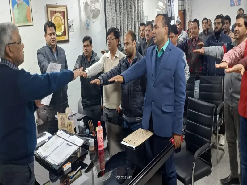 अयोध्या में मनाया जा रहा राष्ट्रीय मतदाता दिवस, दिलाई जा रही शपथ 