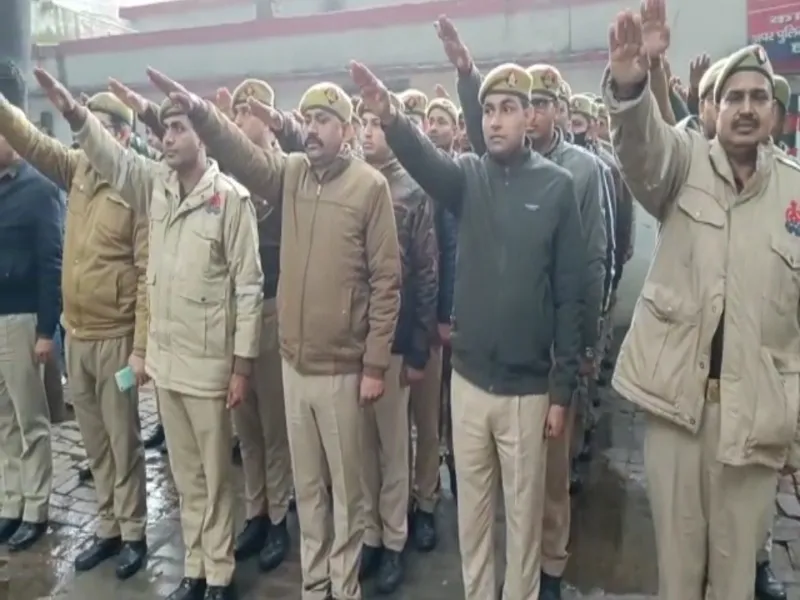 हरदोई: एएसपी पूर्वी ने पुलिस जवानों को राष्ट्रीय मतदाता दिवस पर दिलाई शपथ