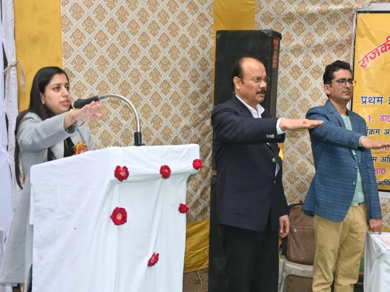 ‘वोट जैसा कुछ नही, वोट जरूर डालेंगे हम’ थीम पर DM ने दिलाई शपथ